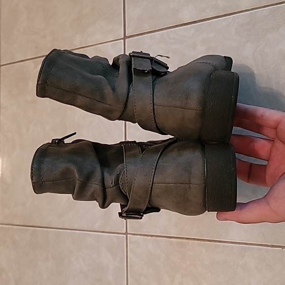 JustFab Gray Booties Size 8 - Picture 5 of 7